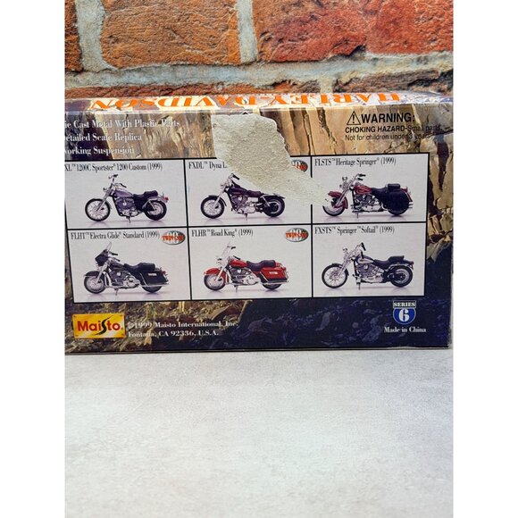 Harley Davidson 1999 Series 6 Die Cast Metal Motorcycle Replica 1:18 Scale Model - Picture 4 of 4